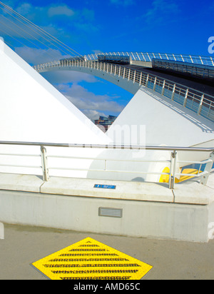 Gateshead Millennium Bridge eye Foto Stock