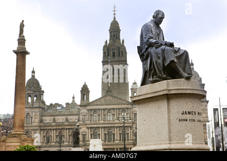 Statua di ingegnere di James Watt davanti al City Chambers in George Square a Glasgow Scozia Scotland Foto Stock