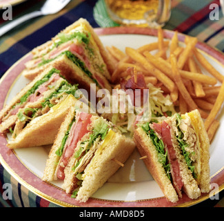 Cucina mangiare cibo gastronomia gustosa cucina blt BLT patatine fritte sandwich pub fat snack Foto Stock