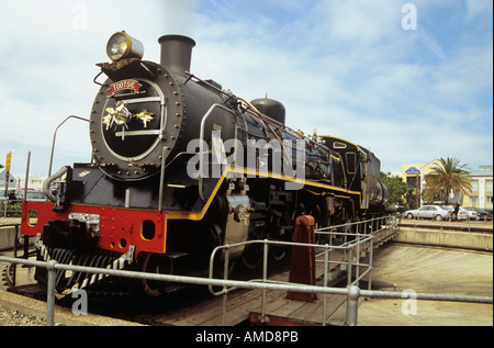 Motore A VAPORE TOOTSIE su una piattaforma girevole di Outeniqua Choo Tjoe Classe 19D locomotore opera tra Knysna e George Sud Africa Foto Stock