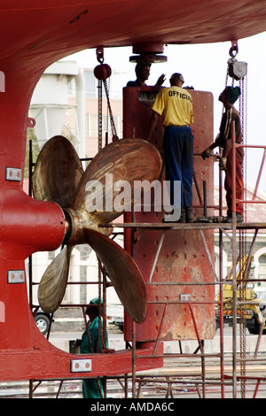 Città del Capo Sud Africa RSA navi elica in manutenzione shipwright Foto Stock