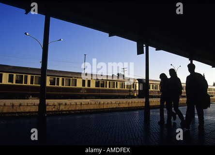 Al Andalus Express treno nella stazione di Granada Regione Andalusia Spagna Foto Stock