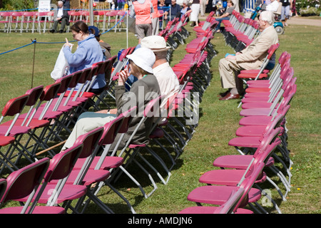 Spettatori a Taunton flower show Foto Stock