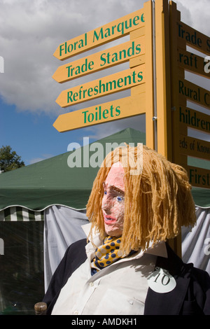 Lo Spaventapasseri in costume a Taunton flower show Foto Stock