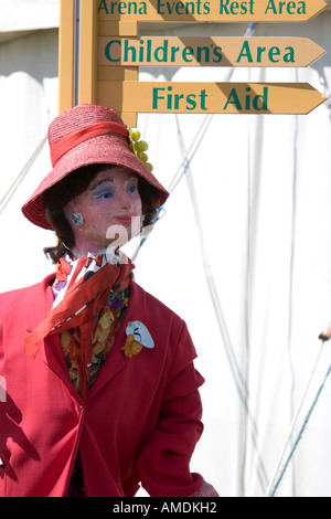 Lo Spaventapasseri in costume a Taunton flower show Foto Stock