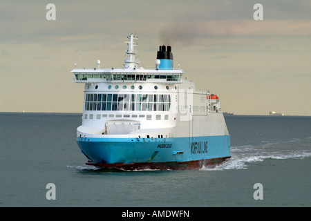 Maersk Dover un Norfolk linea incrociata di canale in corso di traghetto sulla Manica in entrata a Dover da Dunkerque Francia Foto Stock