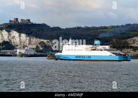 Maersk Dover un Norfolk linea incrociata di canale in corso di traghetto in entrata a Dover Harbour da Dunkerque Francia Foto Stock