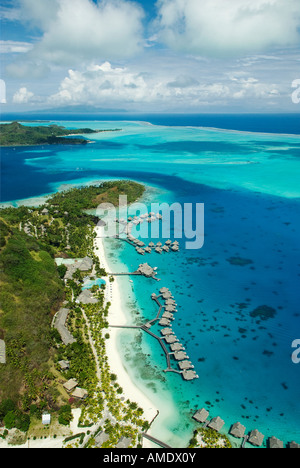 Bora Bora, Polinesia francese. Bora Bora Nui Resort Spa su Motu Toopua Foto Stock