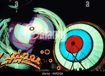 Parco dei divertimenti di giostre di notte Canadian National Exhibition Toronto, Ontario, Canada Foto Stock