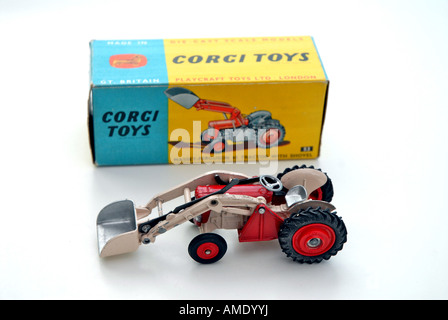 Vintage Toys hanno raggiunto valori elevati tra i collezionisti Corgi vintage set del veicolo sono molto ricercati quando vengono inscatolate Foto Stock