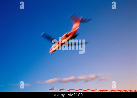 Vista offuscata di atterraggio aereo Foto Stock