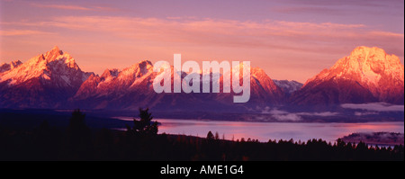 Tramonto sul lago e monti Teton, Wyoming USA Foto Stock