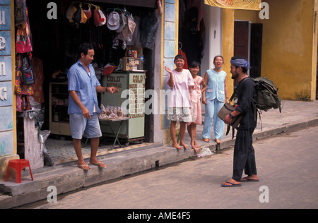 Negozi di Hoi An village Hoi An negozi del villaggio di persone Foto Stock