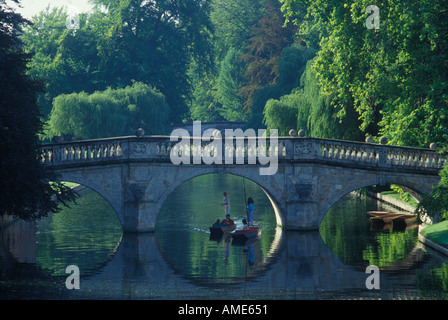 Regno Unito Cambridge i dorsi fiume Cam Punting Foto Stock