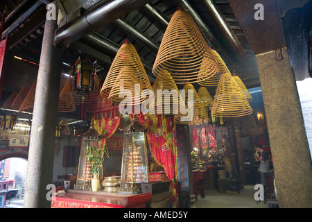 Bobine di incenso di bruciare nel Tempio di Tin Hau Causeway Bay Hong Kong Foto Stock