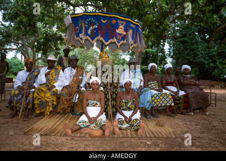 Il re della foresta sacra di Kpasse e il suo consiglio, Benin Foto Stock