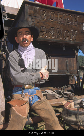 Signor 0425 Cowboy 'slim' presso il Lincoln County Cowboy Simposio e Chuck wagon Cook-off, in Ruidoso Downs, Nuovo Messico. Foto Stock