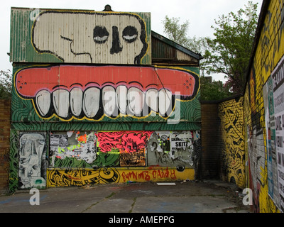 Graffiti in Montpelier quartiere di Bristol, Inghilterra, Regno Unito, Europa Foto Stock