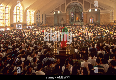 Interno Chiesa del Nazareno nero Quiapo Manila Filippine Foto Stock