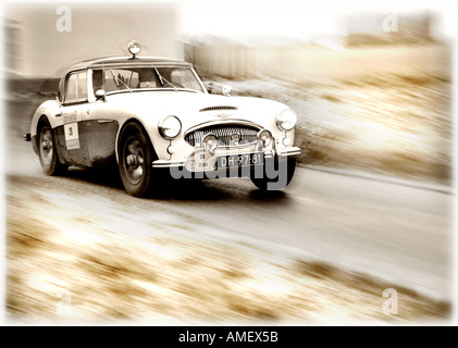 Immagine seppia di rally classic Austin Healey 3000 MK2 3000 MKII in velocità a livello internazionale Horneland rally Paesi Bassi Foto Stock