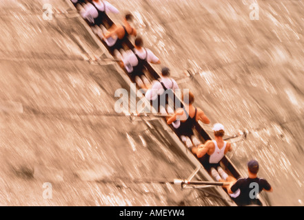 Vista offuscata di vogatori Foto Stock