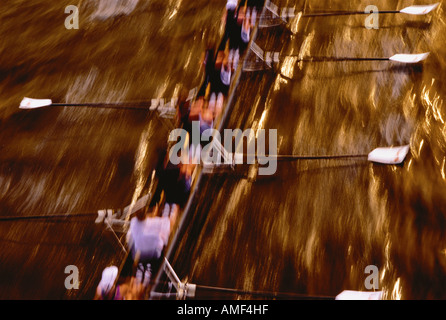 Vista aerea di offuscata vogatori Foto Stock
