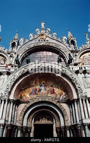 Basilica di San Marco e Basilica di San Marco, Piazza San Marco, Piazza San Marco, Venezia, Italia Foto Stock