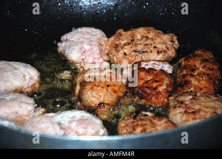 Italiano essendo le polpette di carne fritte in un ristorante Foto Stock