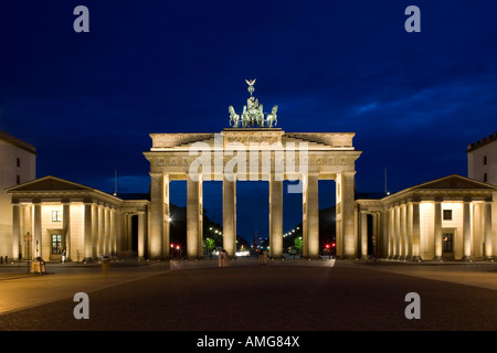 La Porta di Brandeburgo, Berlino. Architetto: Carl Gotthard Langhans Foto Stock