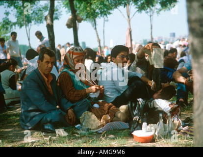 Türkei, Istanbul, Picknick auf der Pferderennbahn Veli Efendi Foto Stock