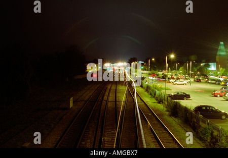 Oxford la stazione ferroviaria e il Said Business School di notte Foto Stock