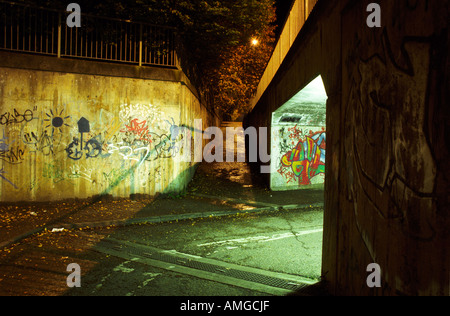 Sottopassaggio con graffiti in Oxford Foto Stock