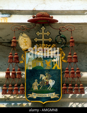 Italien, Veneto, Julisch Veneto, Friuli, Friuli, Tolmezzo, Wappen am Dom San Martino Foto Stock