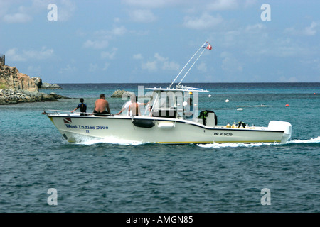 West Indies Dive power boat ritorna al porto di Gustavia dopo escursione subacquea St Barts Foto Stock