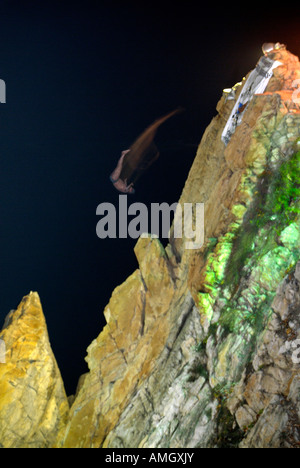 Messico, Guerrero, il famoso cliff divers o clavadistas di Acapulco Foto Stock