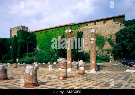 Italia, Trieste, Colle San giusto, rimane di una basilica romana Foto Stock