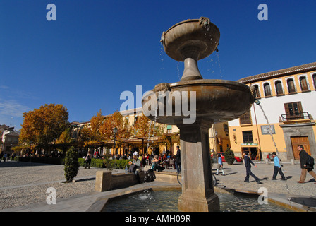 Fontana nel Paseo del Padre Manjon quartiere Albaicin Granada Andalusia Spagna Foto Stock