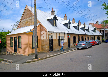 Una fila di cottage di operai in arenaria restaurati in Underwood Street Paddington Sydney Australia Foto Stock