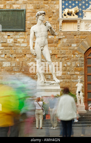 La copia del David di Michelangelo statua, Piazza della Signoria, Firenze, Italia Foto Stock