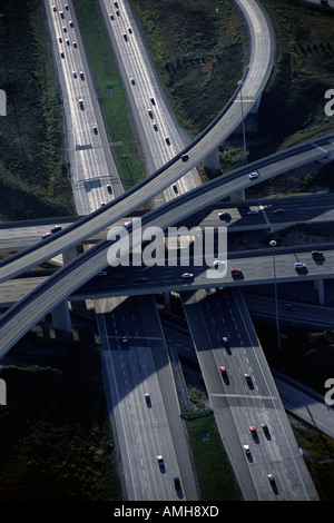 Vista aerea dell'autostrada cavalcavia, autostrade 407 e 400, Ontario, Canada Foto Stock