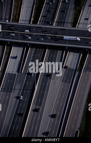 Vista aerea dell'autostrada cavalcavia, autostrade 407 e 400, Ontario, Canada Foto Stock