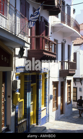 Coloratissima strada a Skopelos Island Grecia numero 1815 Foto Stock