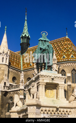 St Stephen statua e Chiesa Matyas Budapest Ungheria Foto Stock