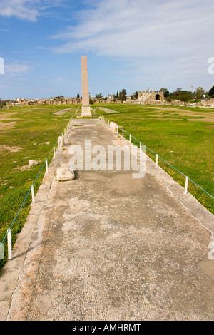 Obelisco che segna il centro dell'ippodromo in Libano dei pneumatici Foto Stock