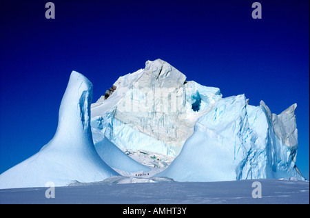 Iceberg Antartide Antartide geografia formato orizzontale iceberg paesaggi di ghiaccio in mare le acque antartiche Foto Stock