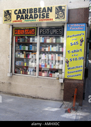 Paradiso caraibico duty free store window Front Street Philipsburg St Maarten Foto Stock