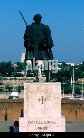 Dominikanische Republik, Santo Domingo, Statua Frey Nicolas de Ovando, Plaza Espania Foto Stock