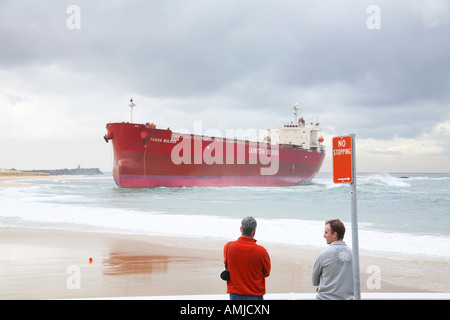 8 Giugno 2007 Il Pasha Bulker deviati sulla spiaggia Nobby Newcastle Nuovo Galles del Sud Australia. Foto Stock