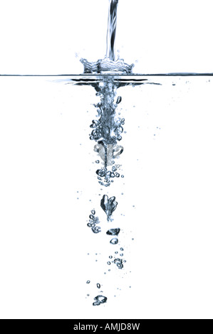 L'effetto di acqua che scorre al di sopra e al di sotto del livello di superficie Foto Stock