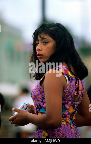 Mexiko, Yucatan, Hunucma bei Merida, junge Frau bei religiöser Fiesta Foto Stock